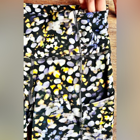 Lululemon Athletica - Picture 10 of 16